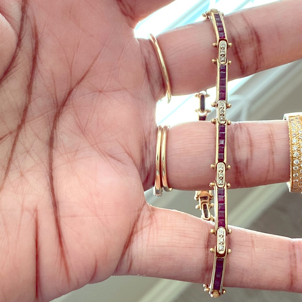Ruby and diamond bracelet. 14k yellow gold.